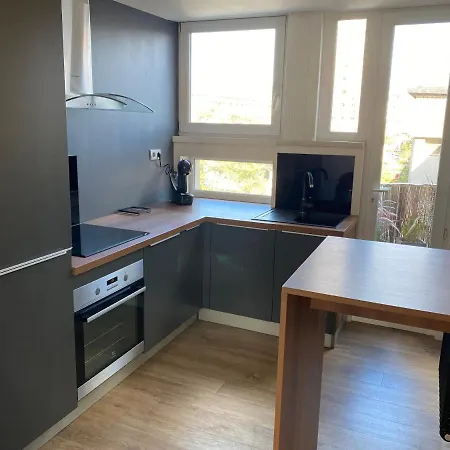 Situe En Centre Super Lumineux