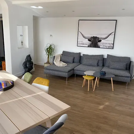 Situe En Centre Super Lumineux